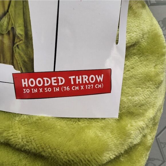 NEW The Grinch Hooded  Throw Blanket 30" x 50" Hand Pockets Soft Plush Dr. Seuss - Picture 4 of 7